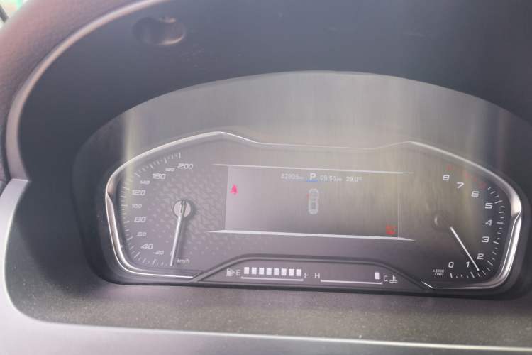 Used SAIC MAXUS G20 2021 PLUS 2.0T Gasoline Automatic Luxury Edition Odometer Close Up