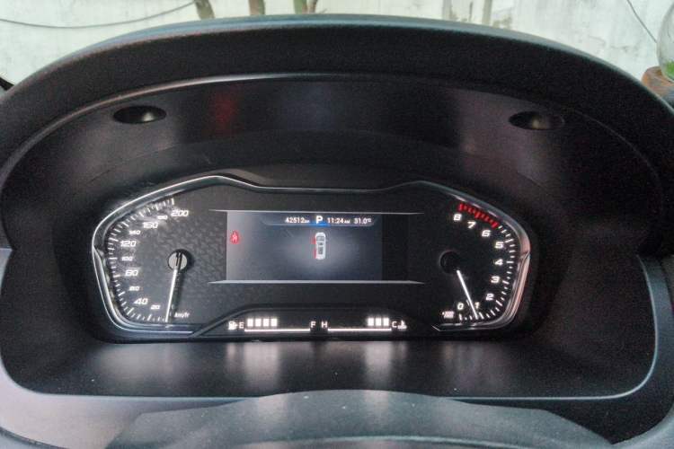 Used SAIC MAXUS G20 2021 PLUS 2.0T Gasoline Automatic Luxury Edition Odometer Close Up