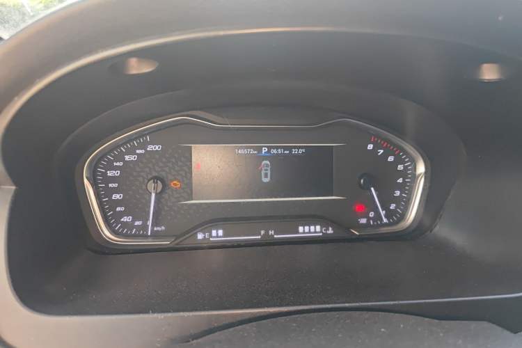 Used SAIC MAXUS G20 2021 PLUS 2.0T Gasoline Automatic Luxury Edition Odometer Close Up