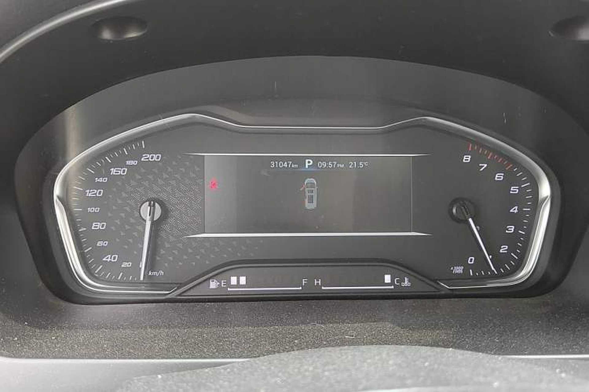 Used SAIC MAXUS G20 2021 Facelifted PLUS 2.0T Gasoline Automatic Luxury Edition Odometer Close Up