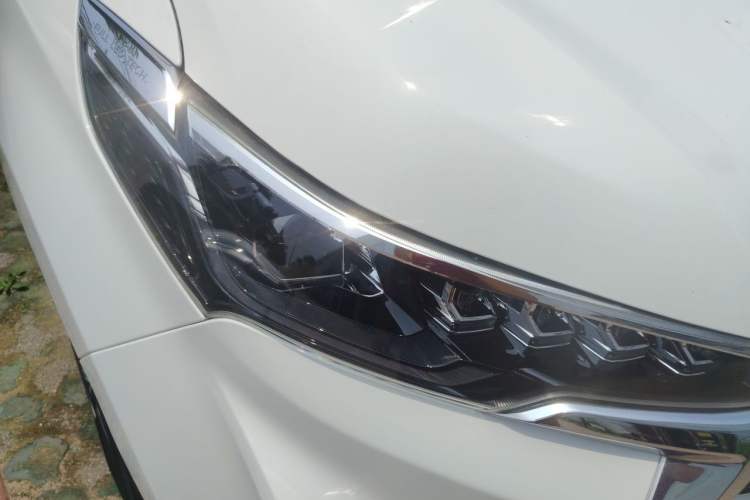 Used SAIC MAXUS G20 2021 PLUS 2.0T Gasoline Automatic Luxury Edition Right Front Headlight