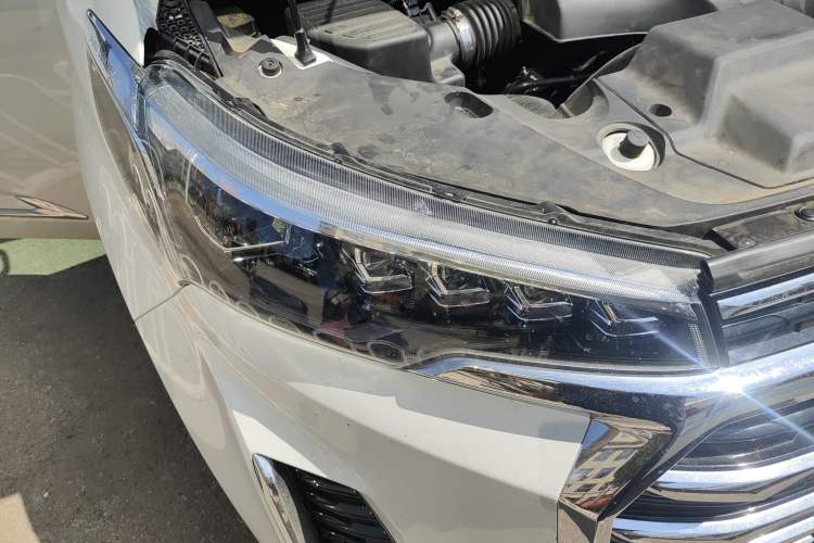 Used SAIC MAXUS G20 2021 PLUS 2.0T Gasoline Automatic Luxury Edition Right Front Headlight