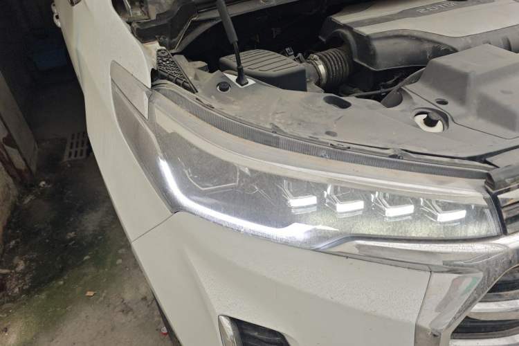 Used SAIC MAXUS G20 2021 PLUS 2.0T Gasoline Automatic Luxury Edition Right Front Headlight