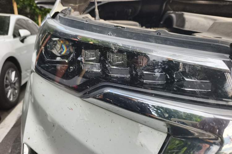 Used SAIC MAXUS G20 2021 Facelifted PLUS 2.0T Gasoline Automatic Luxury Edition Right Front Headlight