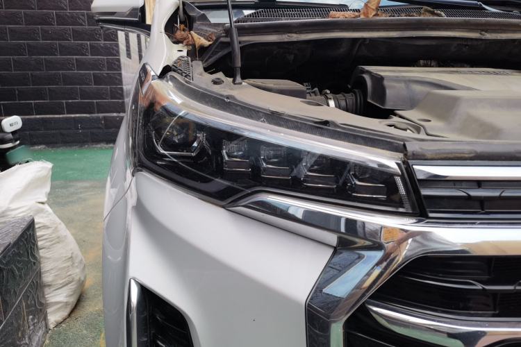 Used SAIC MAXUS G20 2021 PLUS 2.0T Gasoline Automatic Luxury Edition Right Front Headlight