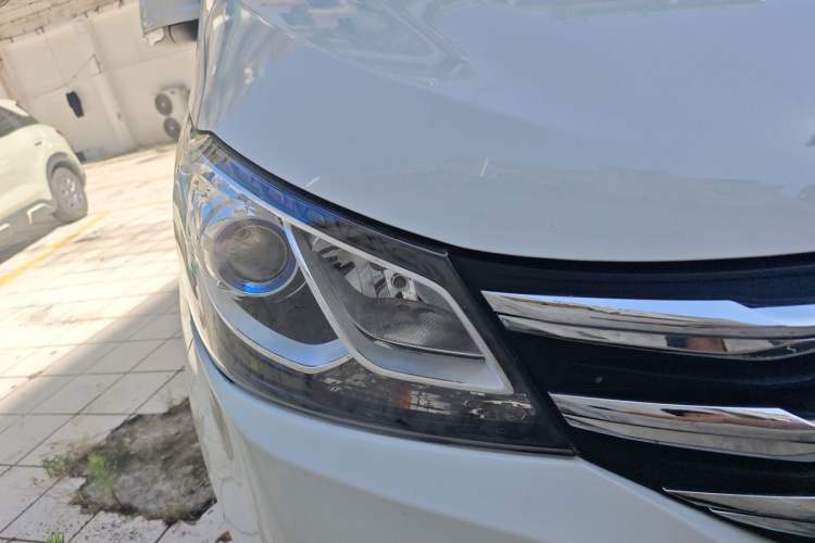 Used SAIC MAXUS G20 2021 PLUS 2.0T Gasoline Automatic Flagship Edition Right Front Headlight