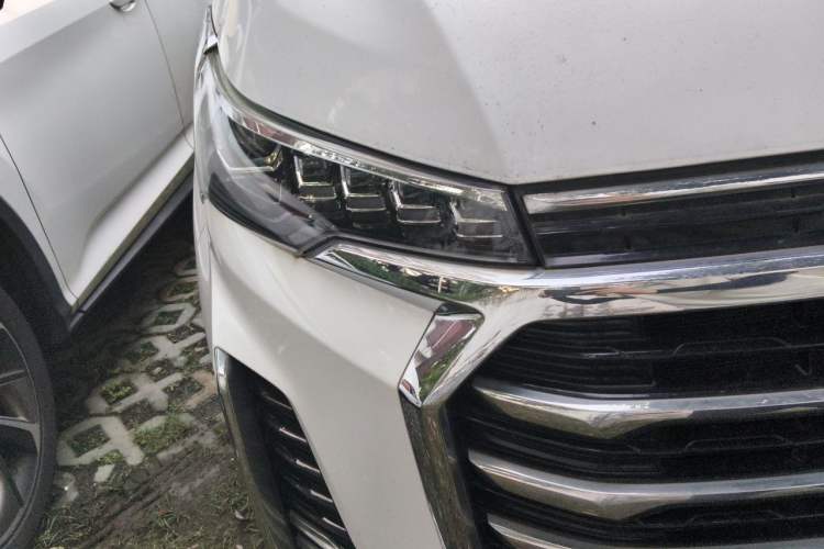 Used SAIC MAXUS G20 2021 PLUS 2.0T Gasoline Automatic Luxury Edition Right Front Headlight