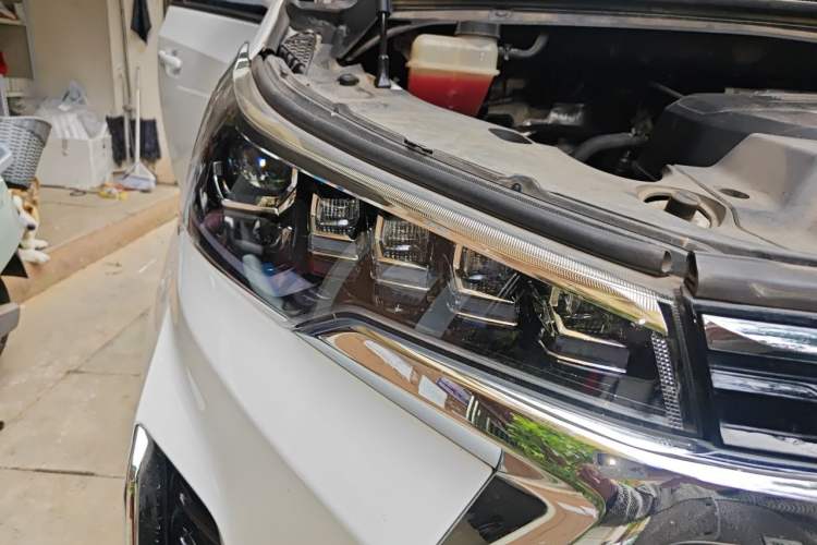 Used SAIC MAXUS G20 2021 PLUS 2.0T Diesel Automatic Executive Edition Right Front Headlight
