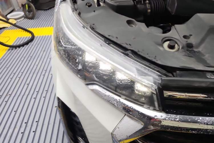 Used SAIC MAXUS G20 2021 Facelifted PLUS 2.0T Gasoline Automatic Luxury Edition Right Front Headlight
