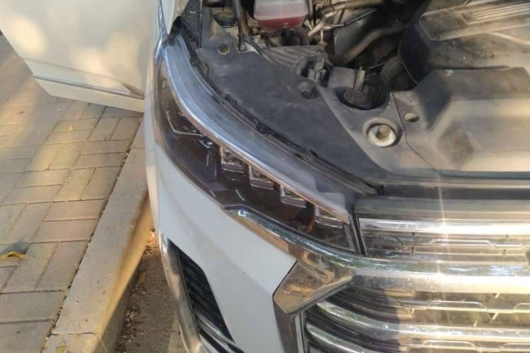 Used SAIC MAXUS G20 2021 Facelifted PLUS 2.0T Diesel Automatic Luxury Edition Right Front Headlight