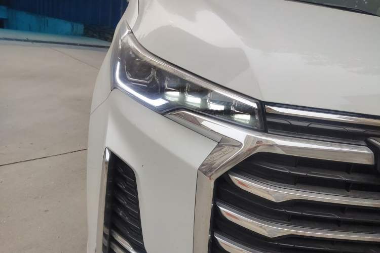 Used SAIC MAXUS G20 2021 Facelifted PLUS 2.0T Gasoline Automatic Luxury Edition Right Front Headlight