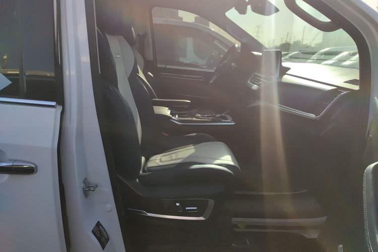 Used SAIC MAXUS G20 2021 PLUS 2.0T Gasoline Automatic ZhiZun Edition Right Front Seat