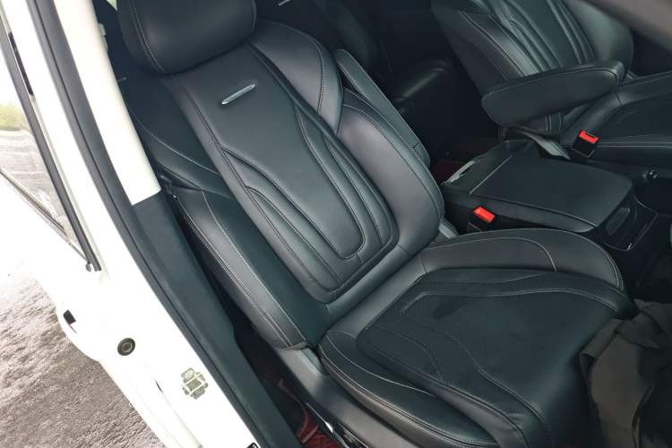 Used SAIC MAXUS G20 2021 Facelifted PLUS 2.0T Diesel Automatic Luxury Edition Right Front Seat