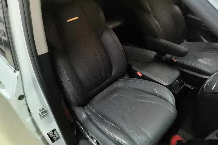 Used SAIC MAXUS G20 2021 Facelifted PLUS 2.0T Diesel Automatic Luxury Edition Right Front Seat