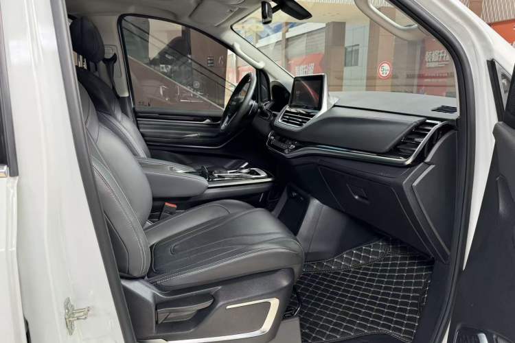 Used SAIC MAXUS G20 2021 Facelifted PLUS 2.0T Gasoline Automatic Luxury Edition Right Front Seat