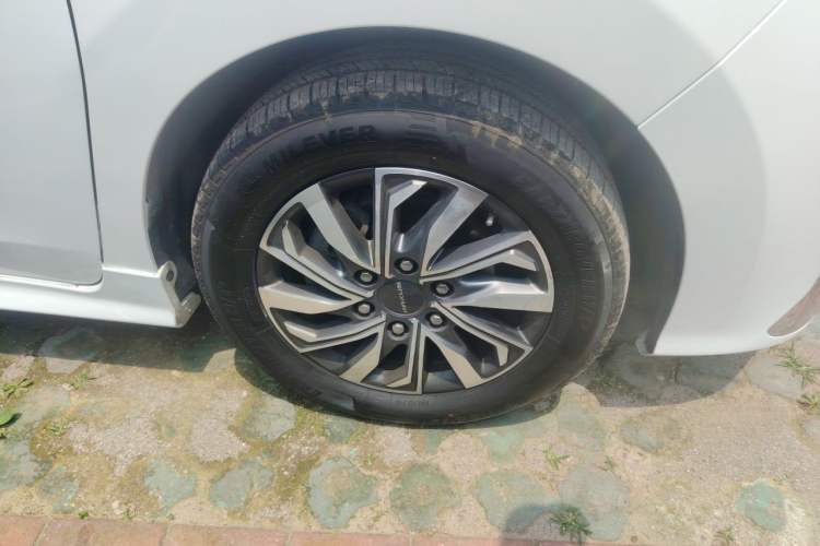 Used SAIC MAXUS G20 2021 PLUS 2.0T Gasoline Automatic Luxury Edition Right Front Wheel Hub