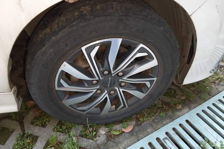Used SAIC MAXUS G20 2021 PLUS 2.0T Gasoline Automatic Luxury Edition Right Front Wheel Hub