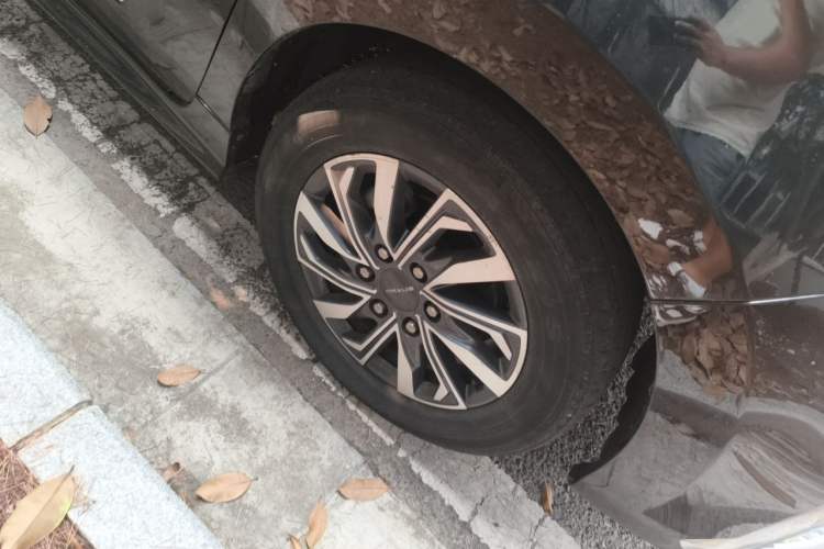 Used SAIC MAXUS G20 2021 PLUS 2.0T Gasoline Automatic Executive Edition Right Front Wheel Hub