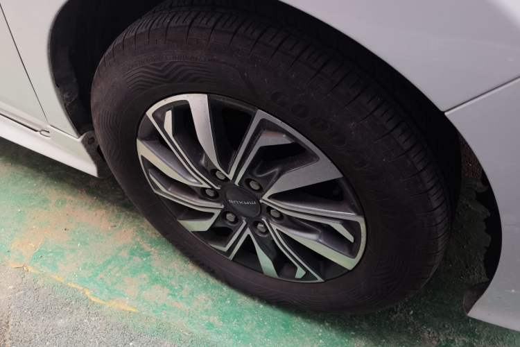 Used SAIC MAXUS G20 2021 PLUS 2.0T Gasoline Automatic Luxury Edition Right Front Wheel Hub