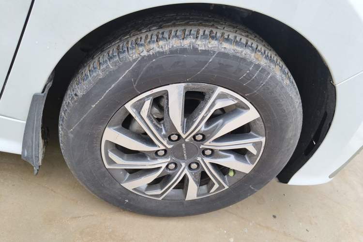 Used SAIC MAXUS G20 2021 Facelifted PLUS 2.0T Gasoline Automatic Luxury Edition Right Front Wheel Hub
