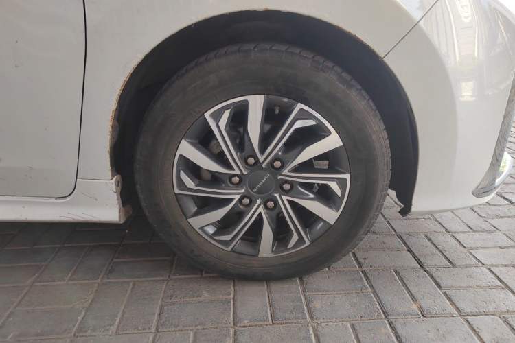 Used SAIC MAXUS G20 2021 PLUS 2.0T Gasoline Automatic Luxury Edition Right Front Wheel Hub