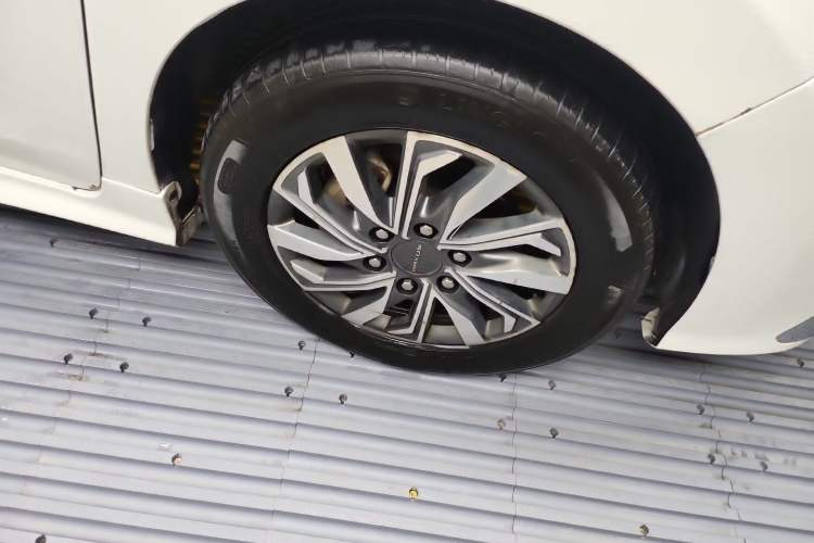 Used SAIC MAXUS G20 2021 Facelifted PLUS 2.0T Gasoline Automatic Luxury Edition Right Front Wheel Hub