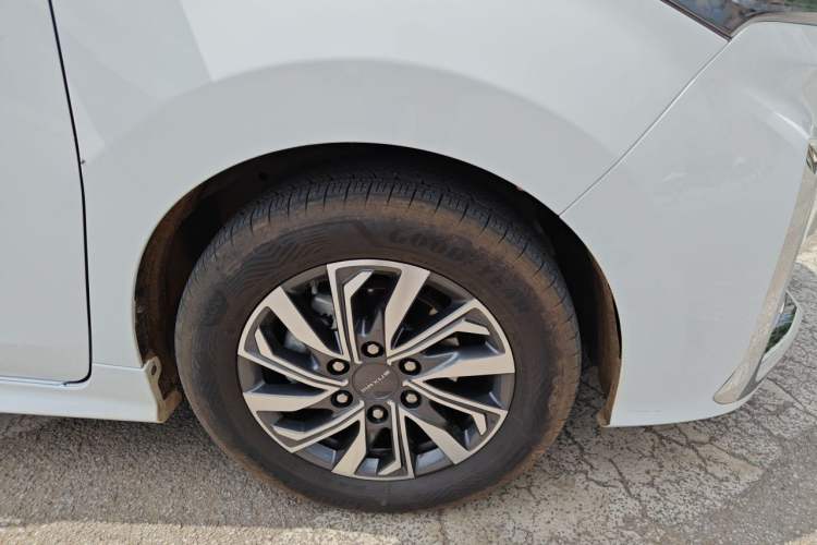 Used SAIC MAXUS G20 2021 Facelifted PLUS 2.0T Gasoline Automatic Luxury Edition Right Front Wheel Hub