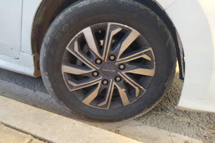 Used SAIC MAXUS G20 2021 Facelifted PLUS 2.0T Diesel Automatic Luxury Edition Right Front Wheel Hub