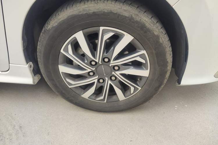 Used SAIC MAXUS G20 2021 Facelifted PLUS 2.0T Gasoline Automatic Luxury Edition Right Front Wheel Hub