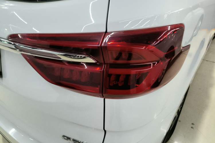 Used SAIC MAXUS G20 2021 Facelifted PLUS 2.0T Diesel Automatic Luxury Edition Right Rear Taillight
