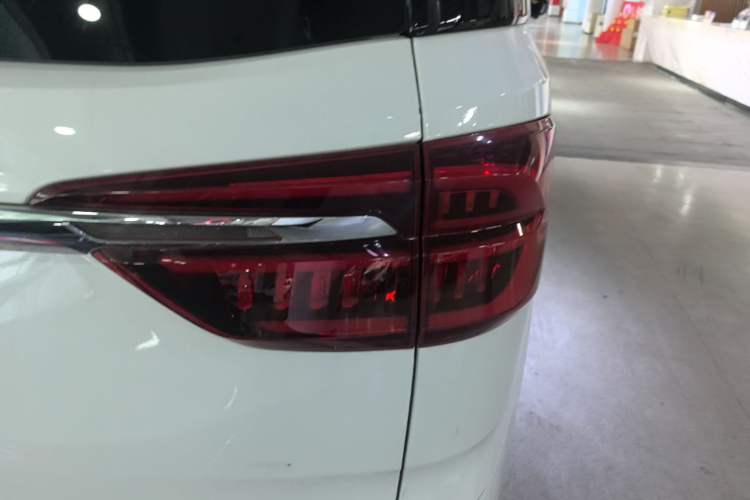 Used SAIC MAXUS G20 2021 Facelifted PLUS 2.0T Gasoline Automatic Luxury Edition Right Rear Taillight