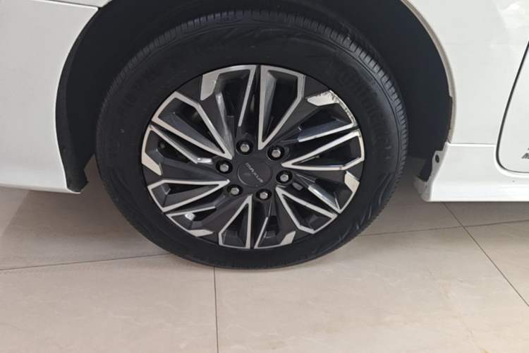 Used SAIC MAXUS G20 2021 PLUS 2.0T Gasoline Automatic ZhiZun Edition Right Rear Wheel Hub