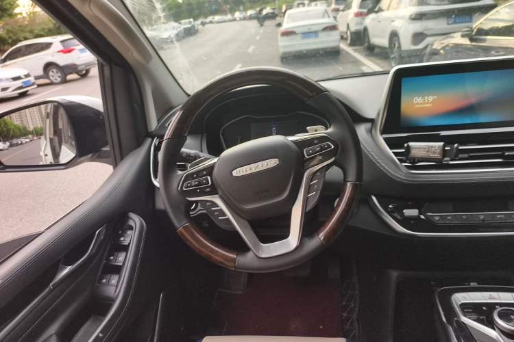 Used SAIC MAXUS G20 2021 Facelifted PLUS 2.0T Gasoline Automatic Luxury Edition Steering Wheel