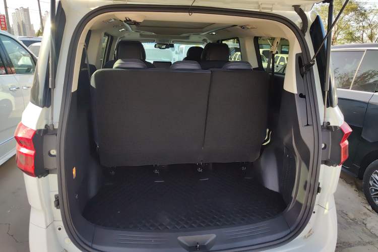 Used SAIC MAXUS G20 2021 PLUS 2.0T Gasoline Automatic ZhiZun Edition Trunk