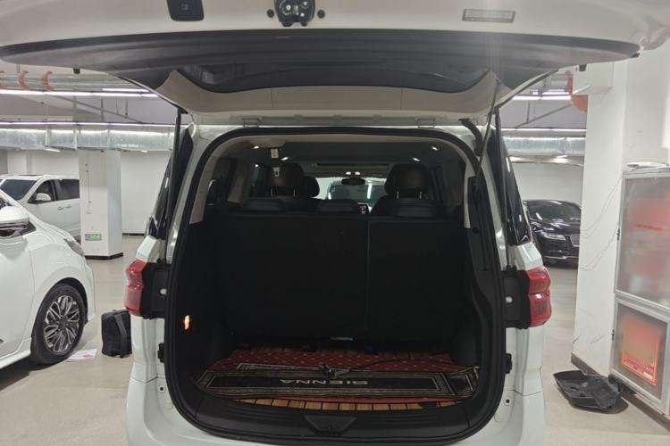 Used SAIC MAXUS G20 2021 PLUS 2.0T Gasoline Automatic Luxury Edition Trunk