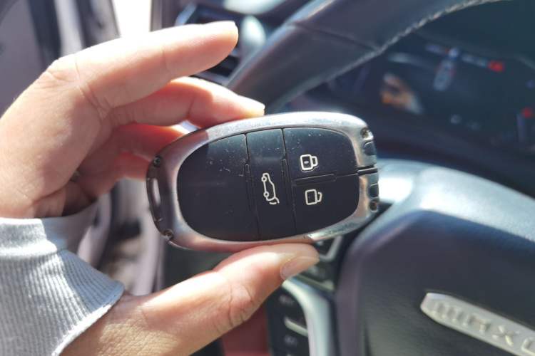Used SAIC MAXUS G20 2021 PLUS 2.0T Diesel Automatic Luxury Edition Vehicle Key