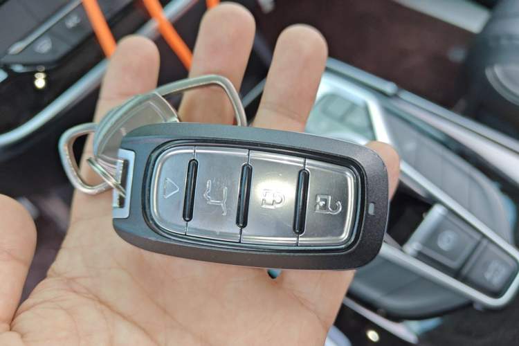 Used SAIC MAXUS G20 2021 Facelifted PLUS 2.0T Gasoline Automatic Luxury Edition Vehicle Key