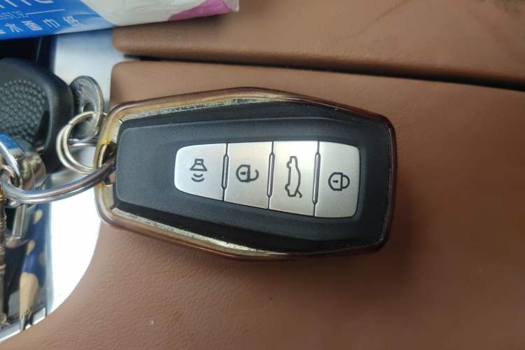 Used SAIC MAXUS G20 2021 Facelifted PLUS 2.0T Gasoline Automatic Luxury Edition Vehicle Key