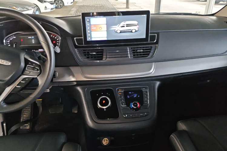 Used SAIC MAXUS G20 2023 Facelifted ES 2.0T Gasoline Automatic Value Edition Audio And AC Panel