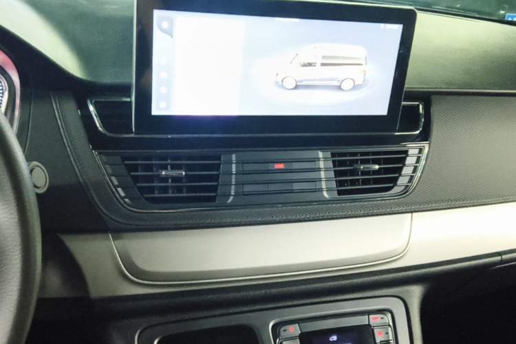 Used SAIC MAXUS G20 2023 Facelifted ES 2.0T Gasoline Automatic Value Edition Audio And AC Panel