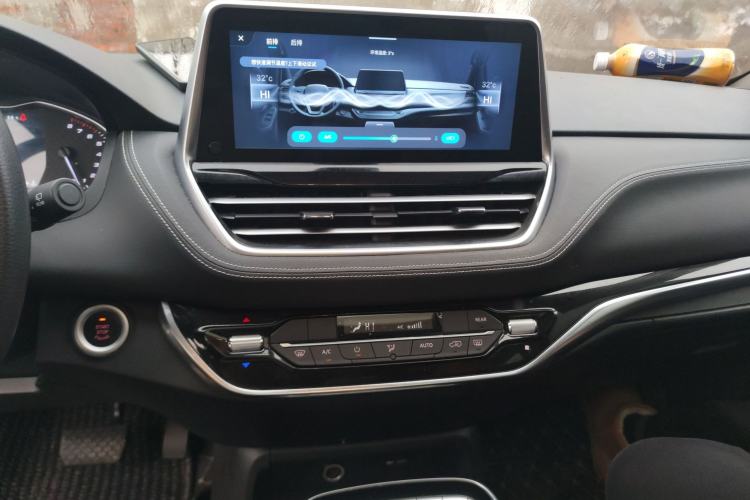 Used SAIC MAXUS G20 2023 Facelifted PLUS 2.0T Gasoline Automatic Luxury Edition Audio And AC Panel