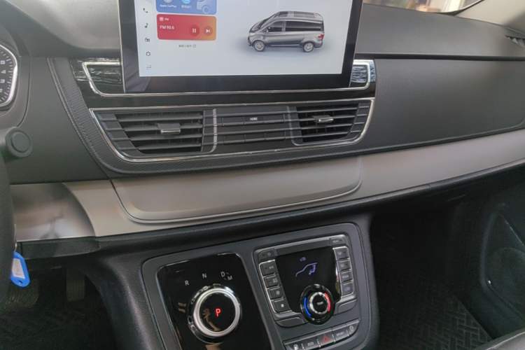Used SAIC MAXUS G20 2023 Facelifted ES 2.0T Gasoline Automatic Value Edition Audio And AC Panel