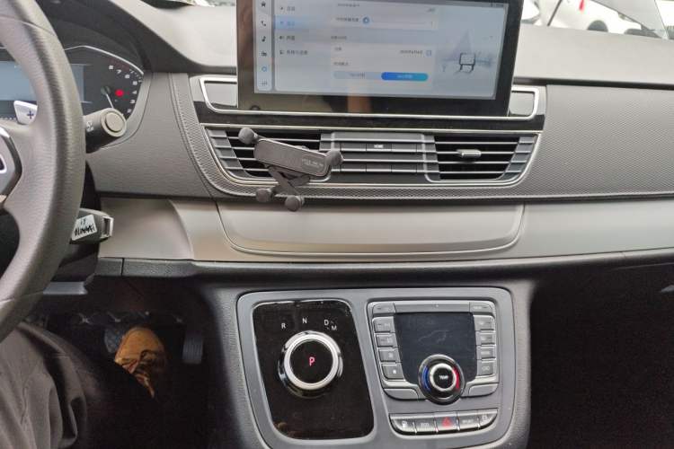 Used SAIC MAXUS G20 2023 Facelifted ES 2.0T Gasoline Automatic Value Edition Audio And AC Panel