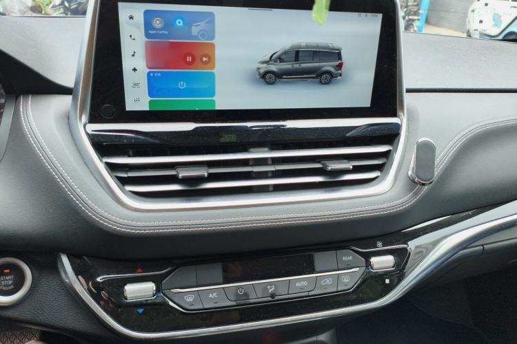 Used SAIC MAXUS G20 2023 Facelifted PLUS 2.0T Gasoline Automatic Luxury Edition Audio And AC Panel