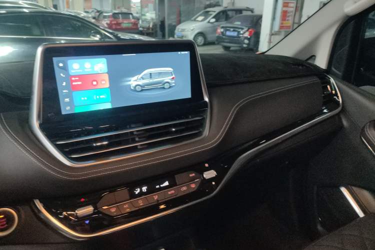 Used SAIC MAXUS G20 2023 PLUS 2.0T Gasoline Automatic Luxury Edition Audio And AC Panel