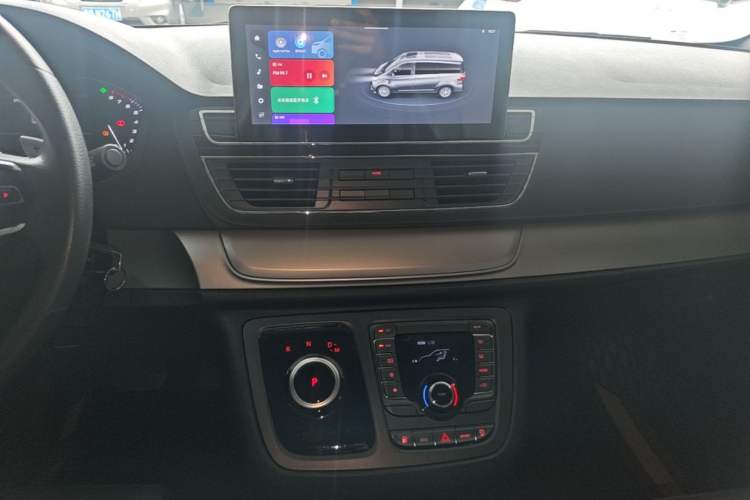Used SAIC MAXUS G20 2023 Facelifted ES 2.0T Gasoline Automatic Value Edition Audio And AC Panel