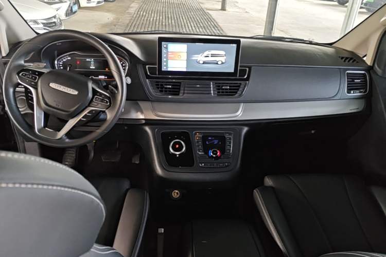 Used SAIC MAXUS G20 2023 Facelifted ES 2.0T Gasoline Automatic Value Edition Center Console