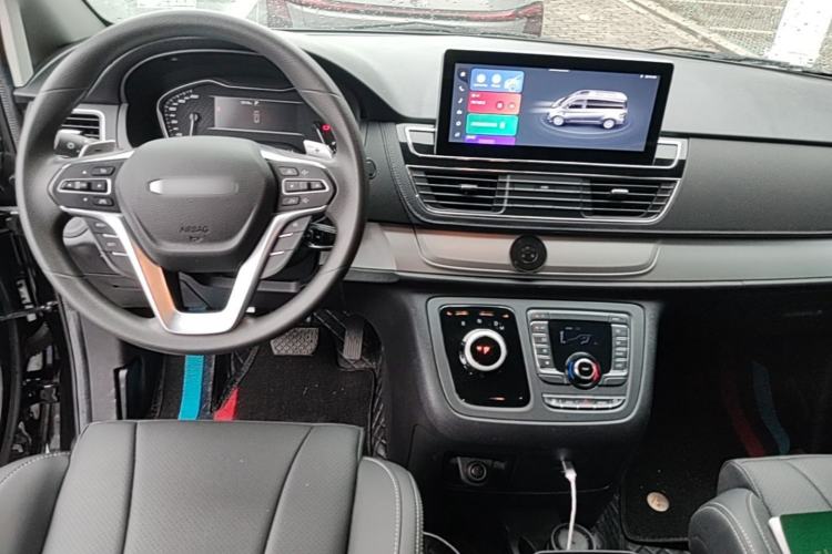 Used SAIC MAXUS G20 2023 Facelifted ES 2.0T Gasoline Automatic Value Edition Center Console