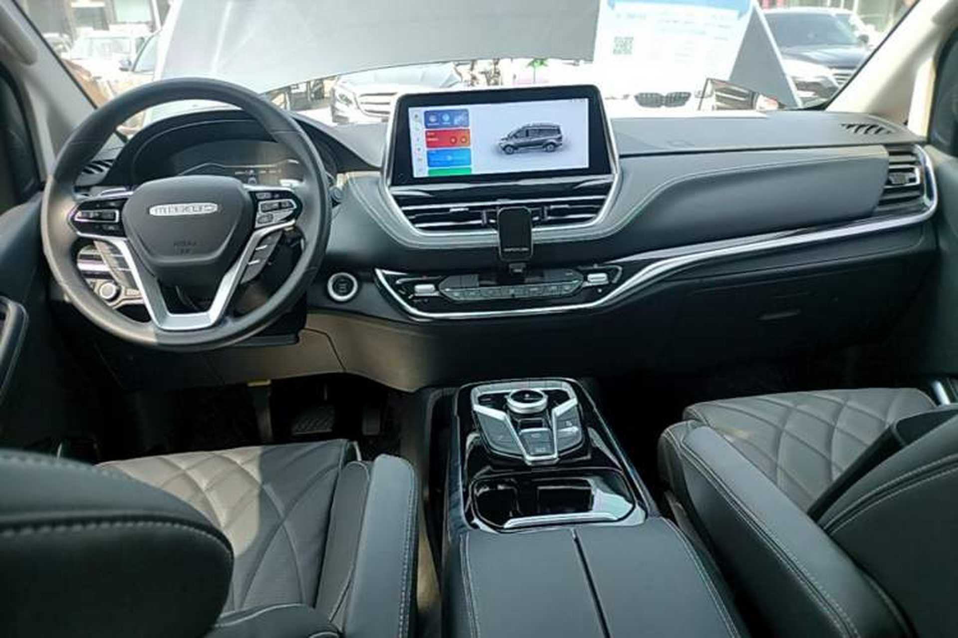 Used SAIC MAXUS G20 2023 Facelifted PLUS 2.0T Gasoline Automatic Luxury Edition Center Console