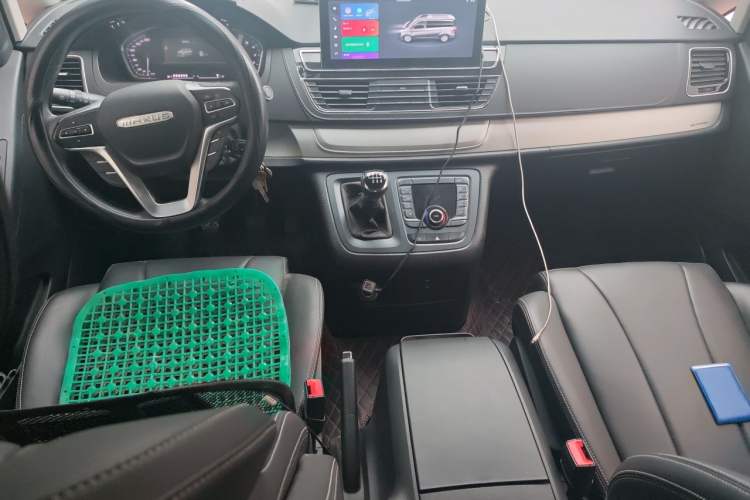 Used SAIC MAXUS G20 2023 Facelifted ES 2.0T Diesel Manual - Exceptional Value Edition Center Console